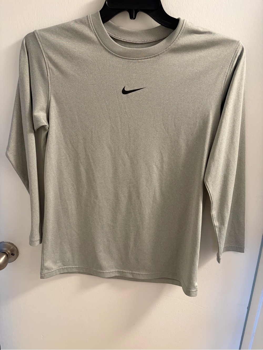 Nike Light Gray Center Swoosh Long Sleeve Athletic Shirt Size Large
